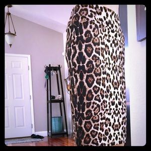 Stretchy Leopard Print Pencil Skirt